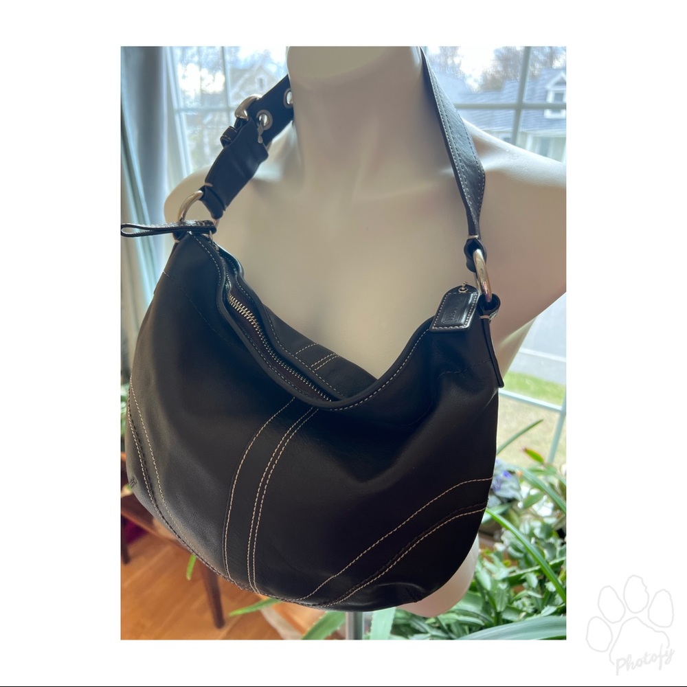 Elegant Black Leather Shoulder Bag